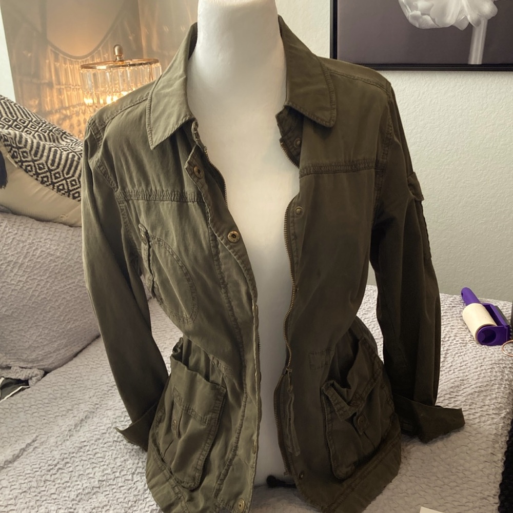 Olive/ army green jacket.. Size S. So many pockets! Inside adjust waistline!!